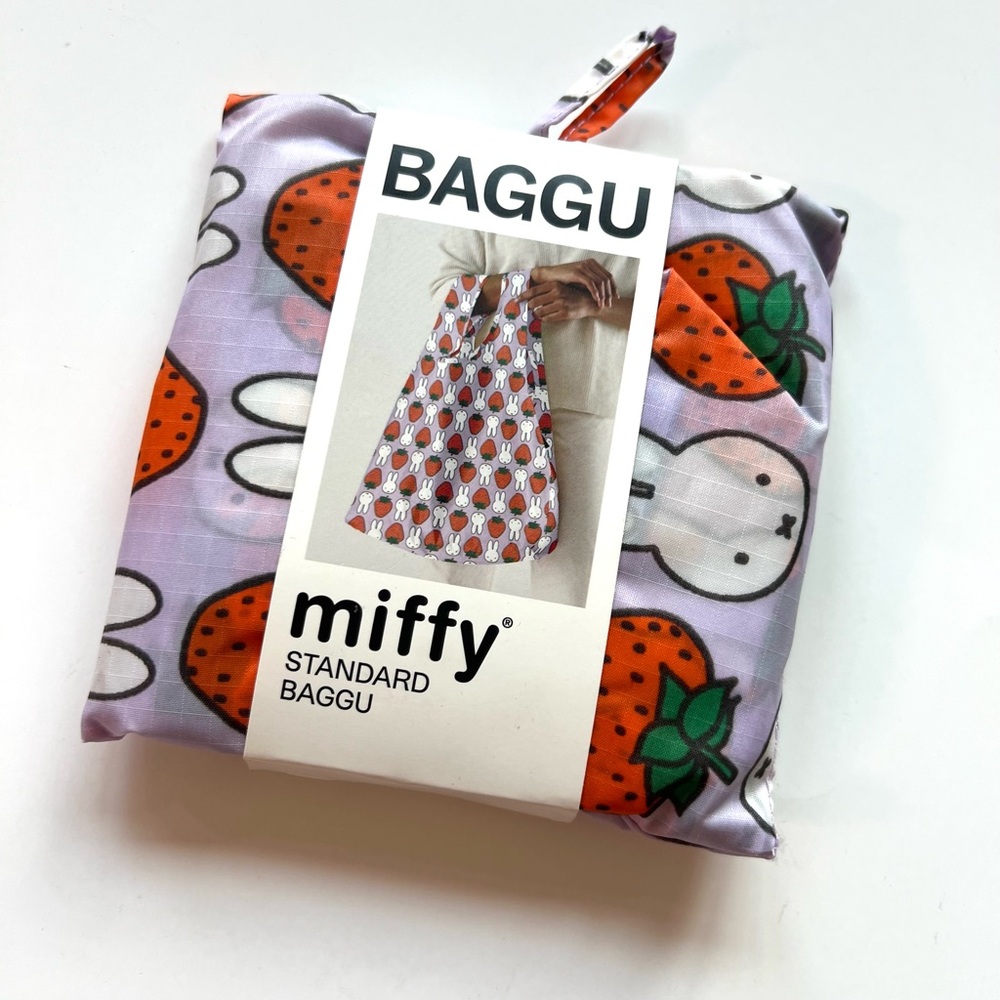 BAGGU Miffy Strawberry Print Tote rare sold out lavender strawberries nwt
